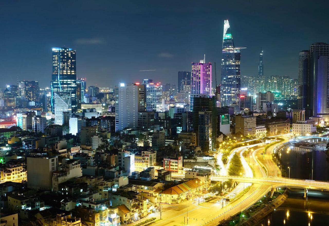 Spacious Saigon - Infinity Pool Signature โฮจิมินห์ซิตี้ ภายนอก รูปภาพ
